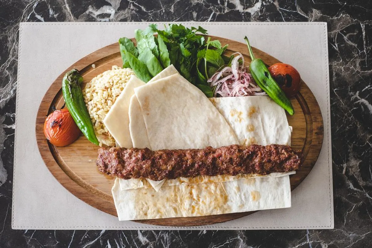 كباب أضنة (Adana Kebap) — المطبخ التركي
